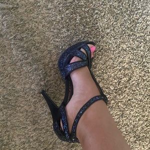 Material Girl women Harte platform sandals with matching clutch H & M purse